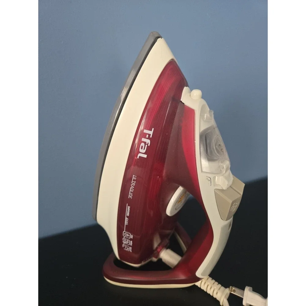 T-Fal 1700W Ultra glide FV4446 Steam Iron Easy cord‎ 3-way Auto Shut-Off